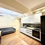 New Stylish Apartment Komuna E Parisit